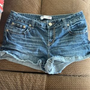 No boundaries Jean shorts